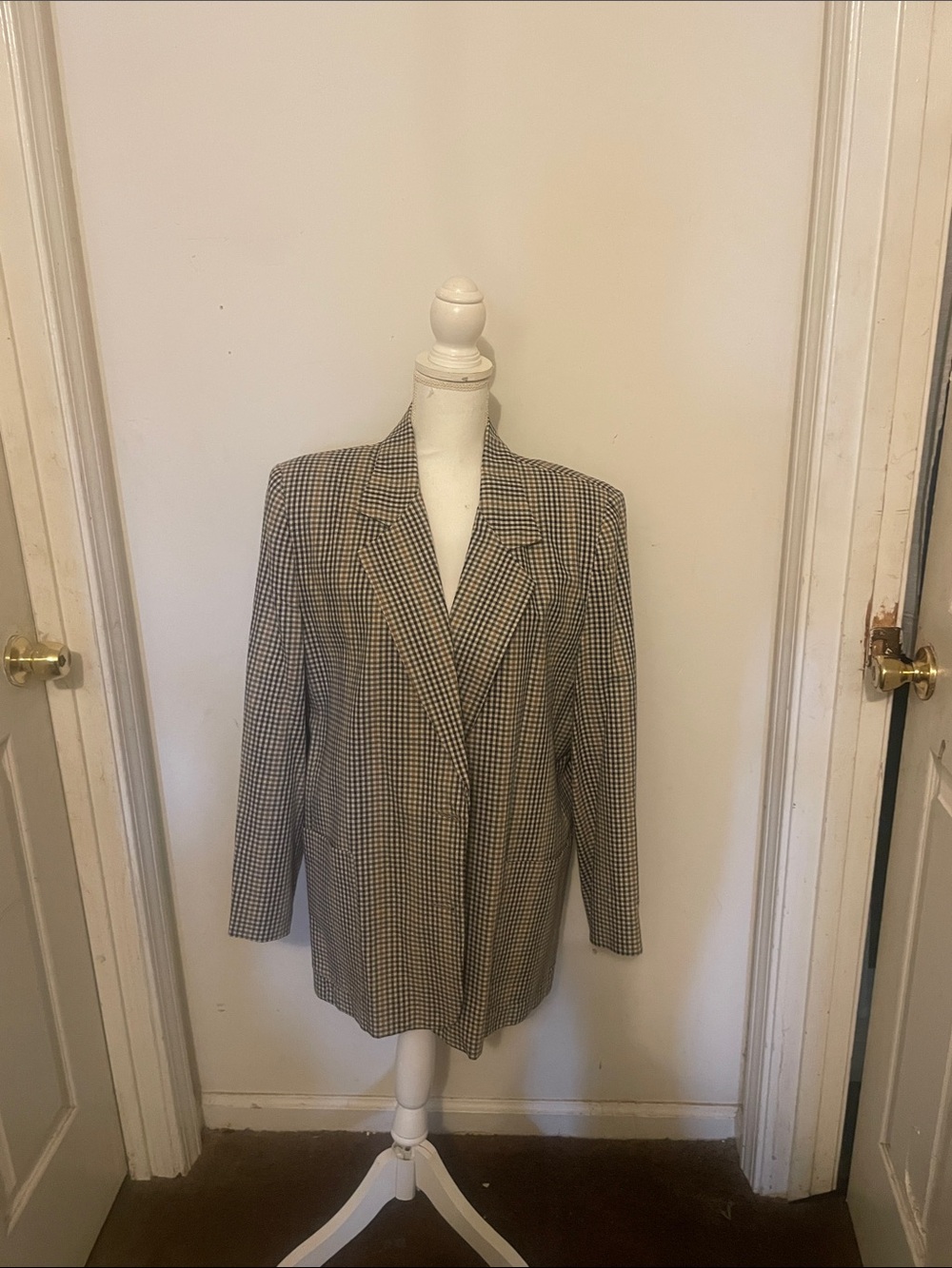 Tan Color jacket nice - Picture 3 of 11